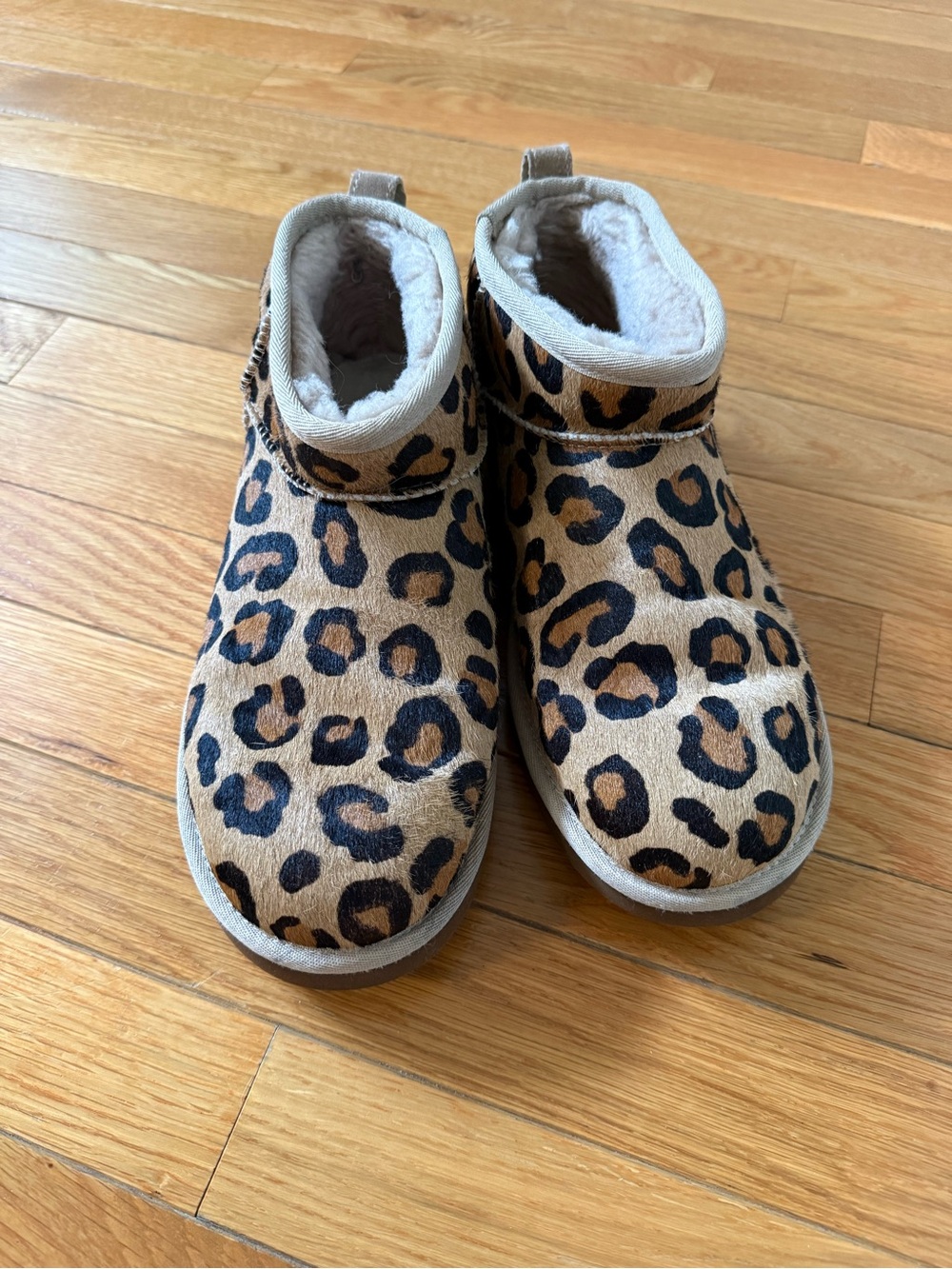 UGG Ultra Mini Leopard Cheetah Print Size 9